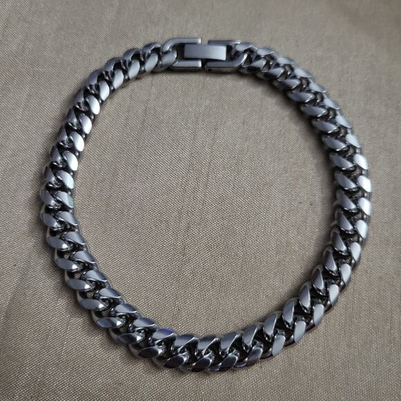 Stainless steel cuban chain bracelet, 8mm thick, silver, hinge clasp - Picture 3 of 3